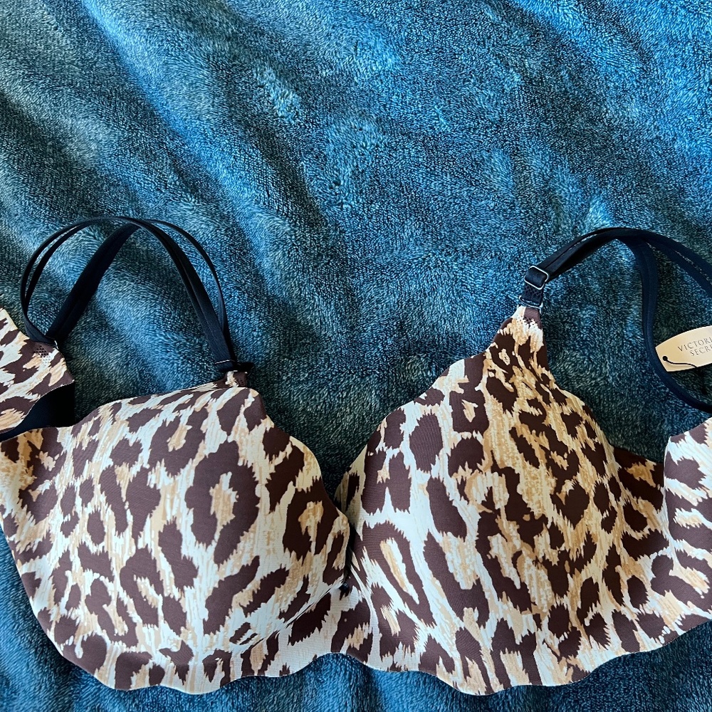 Victoria Secret Secret Embrace Push Up Bra 36D NWT